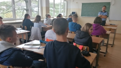 Peste 40 de elevi ai Colegiului „George Barițiu” din Baia Mare au fost partenerii de discuție ai polițiștilor