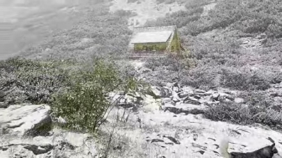 Prima ninsoare la înălțime în estul ariei montane maramureșene: A nins la stația meteorologică Iezer! Episodul de astăzi cu siguranță este special!