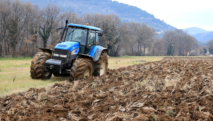 Agricultorii pot depune cererile pentru ajutorul de stat ce vizează reducerea accizei la motorină
