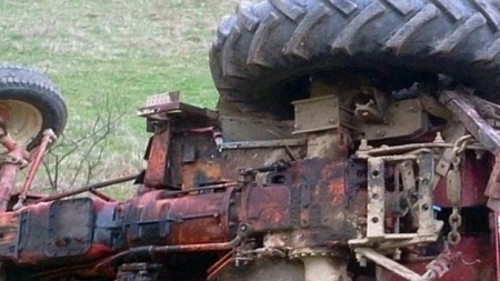 Tractor răsturnat peste un bărbat din Borșa