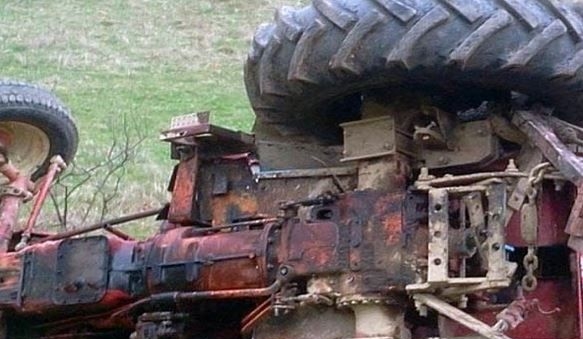 Tractor răsturnat peste un bărbat din Borșa