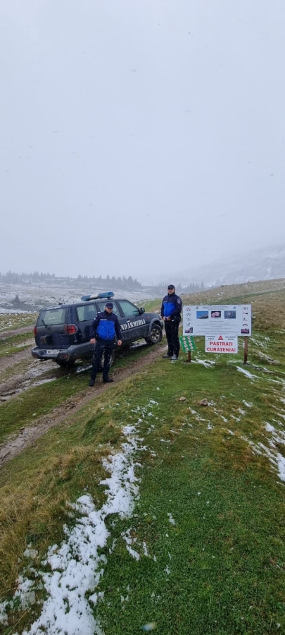 La munte s-a depus primul strat de zăpadă; Recomandările jandarmilor montani