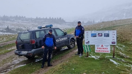 La munte s-a depus primul strat de zăpadă; Recomandările jandarmilor montani