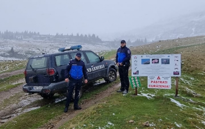 La munte s-a depus primul strat de zăpadă; Recomandările jandarmilor montani