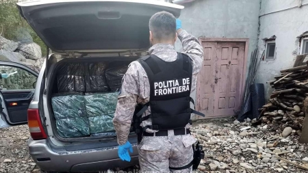Maramureșean prins transportând în mașină 13.993 de pachete cu țigări de contrabandă; Avea și alcoolemie