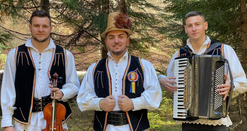 Ionuț Uivaroși și Frații Toma lansează albumul „Din codru pân’ la Lăpuș”