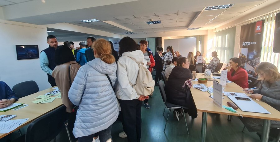 În Baia Mare a avut loc Bursa locurilor de muncă pentru absolvenți; Peste 120 de persoane au fost selectate în vederea angajării