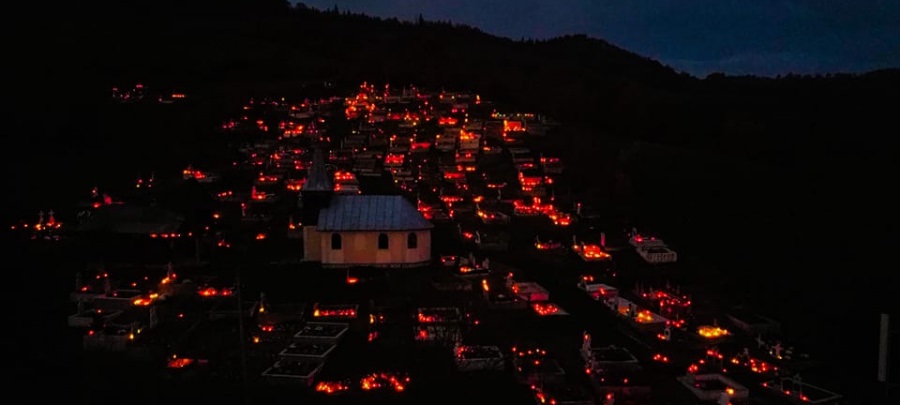 Luminația în Maramureș: Cimitirele s-au transformat în adevărate grădini de culoare și lumină (FOTO)