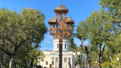 Troiță maramureșeană amplasată în Chișinău