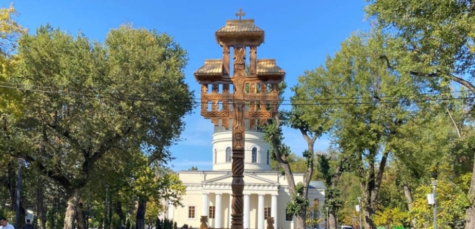 Troiță maramureșeană amplasată în Chișinău