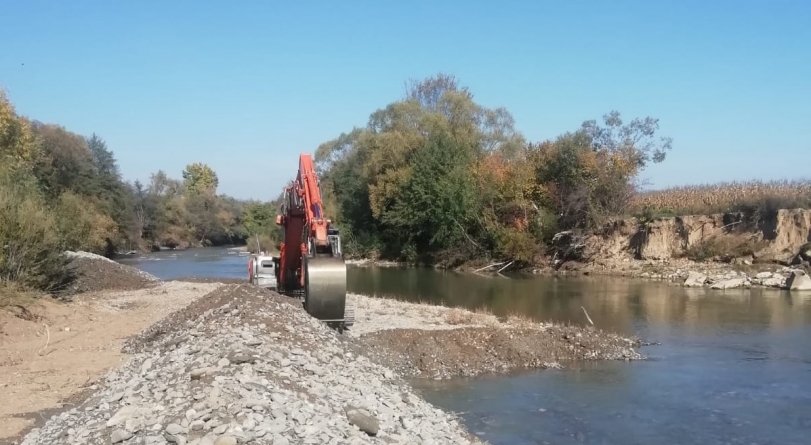 Înștiințarea emisă de responsabili: Momentan în Maramureș se realizează pe două râuri lucrări importante care au ca țintă protecția populației!
