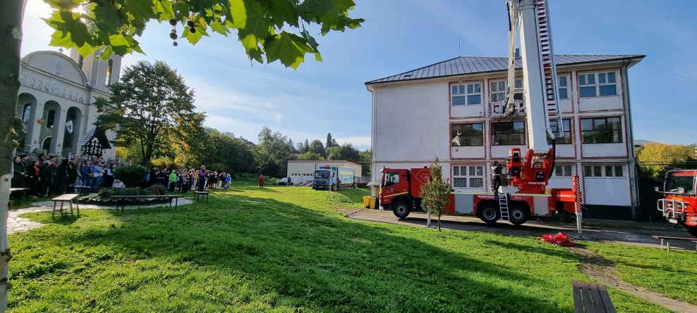 Acțiune binevenită în Baia-Sprie: Activitate cu elevi și profesori care are ca țintă familiarizarea lor cu procedurile caracteristice de prevenție!