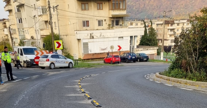În Orașul Baia Sprie: Măsuri de siguranță pentru prevenirea accidentelor și o marcare adecvată a Curbei Cavnicului cu separatoare speciale!