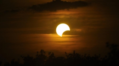 Fenomen astronomic care este vizibil în Maramureș: Informații speciale utile de la profesioniștii băimăreni! Totul despre eclipsa parțială de soare!