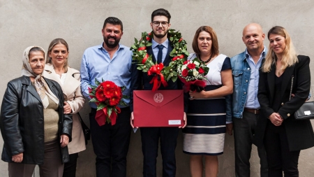 Avem români de succes: Stabilit cu familia de maramureșeni în Italia, acum, tânărul Cătălin Bran a absolvit o universitate prestigioasă din Europa!