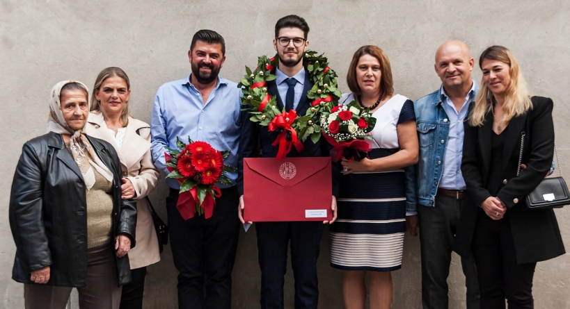 Avem români de succes: Stabilit cu familia de maramureșeni în Italia, acum, tânărul Cătălin Bran a absolvit o universitate prestigioasă din Europa!