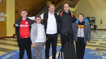 Succesul are un viitor: Trei mici sportivi din Maramureș care activează la școala handbalistică din Fărcașa au conversat cu jucătorul lor preferat!