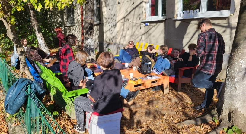 Baia Mare: 40 tineri la Garden Party!