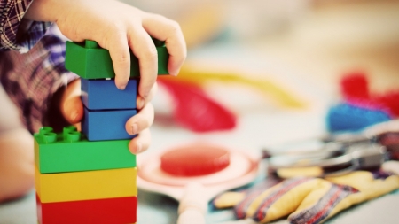 Ambasadori ai faptelor bune: Cei mici pot dona jucării pentru alți copii