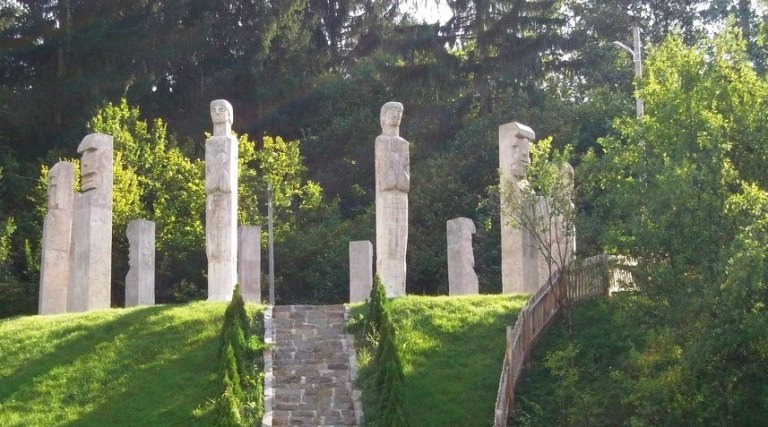 Se împlinesc 82 de ani de la masacrul de la Moisei