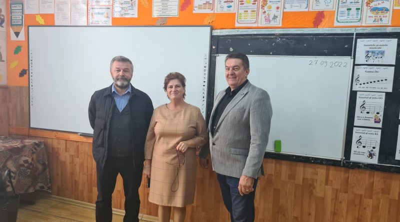 Şcolile din comuna Moisei, exemple de bună practică educațională, printre unitățile de învățământ maramureșene!