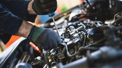 Infracțiuni depistate de polițiști la un service auto din Baia Mare