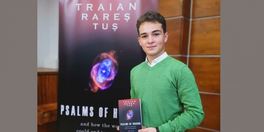 Elevul Traian Rareș Tuș a lansat cartea „Psalms of Horror”
