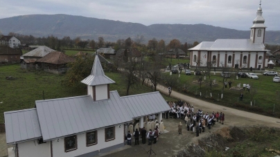 Slujire arhierească în localitatea Vad; A fost binecuvântată și capela de cimitir a parohiei