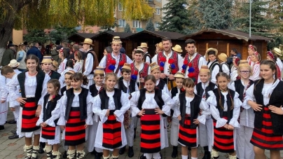 „Mugurașii Maramureșului” au fost premiați la cea de-a XXII-a ediție a Festivalului Interjudețean de Folclor „Dragu-mi-i cântu’ și jocu’!”