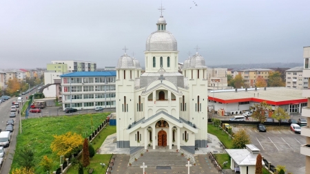 Un fragment din Brâul Maicii Domnului de la Mănăstirea Kato Xenia din Grecia ajunge în Baia Mare