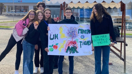 „Un măr pentru o țigară”: Activitate inedită pentru promovarea sănătății în Baia Mare