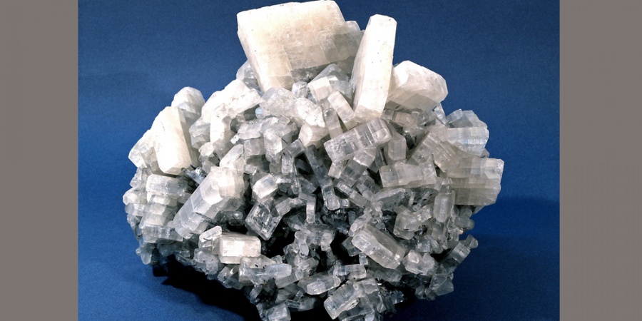 Baritină, stibină este exponatul săptămânii la Muzeul de Mineralogie Baia Mare