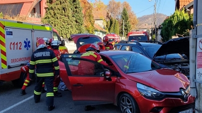 Coliziune între două autoturisme în Baia Mare; Un șofer de 77 de ani a ajuns la spital