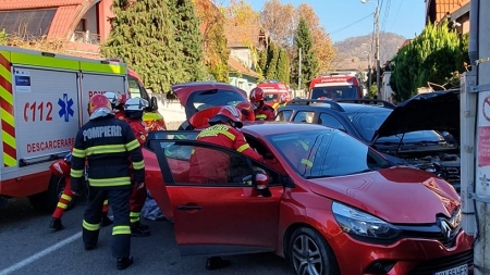 Coliziune între două autoturisme în Baia Mare; Un șofer de 77 de ani a ajuns la spital
