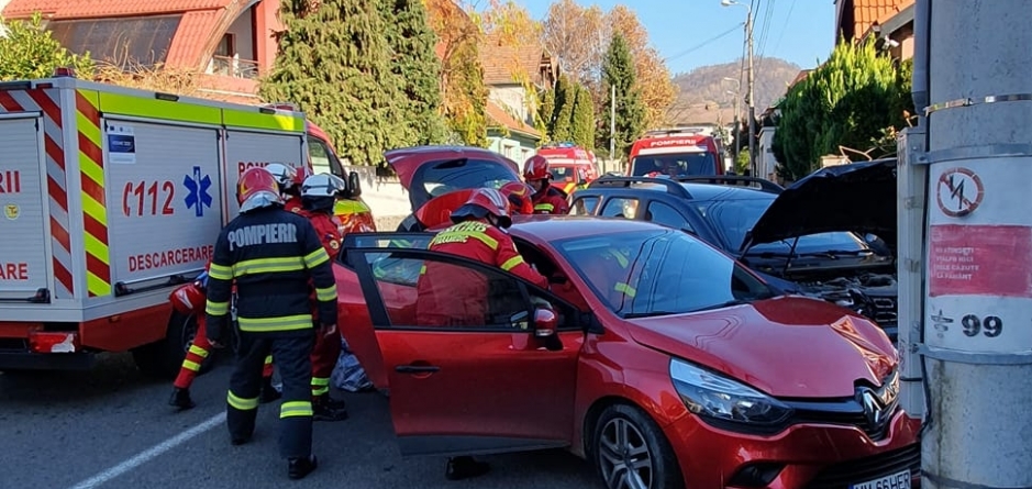 Coliziune între două autoturisme în Baia Mare; Un șofer de 77 de ani a ajuns la spital