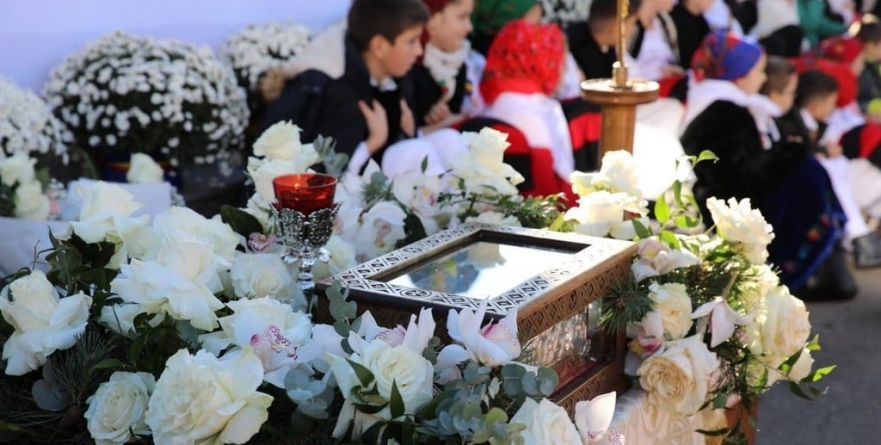 În Baia Mare: Procesiune cu Cinstitul Brâu al Maicii Domnului de la Mănăstirea Kato Xenia din Grecia