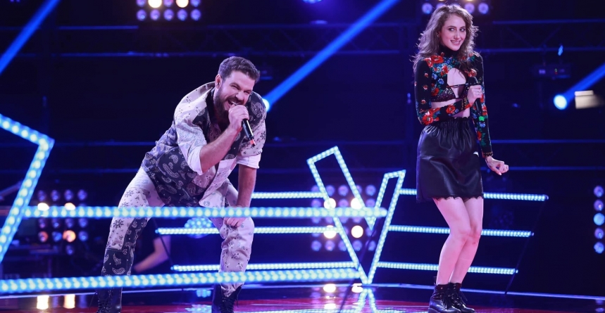 Confruntări Vocea României: Băimăreanca Laura Oana și Vlad Nicolici, o explozie de energie cu piesa „Roata Morii se-nvârtește”