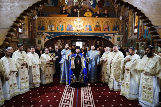 De Praznicul Intrării în biserică a Maicii Domnului: PS Timotei a săvârșit Sfânta Liturghie la Mănăstirea Bixad