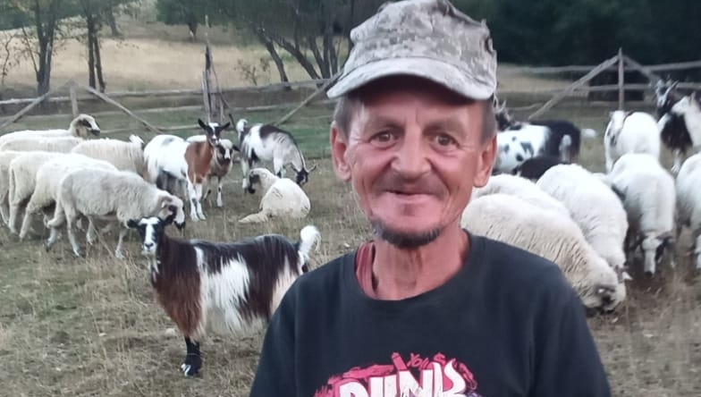 L-ați văzut? Un bărbat este de negăsit de câteva zile; A plecat voluntar de la o stână de oi de pe raza localității Rohia