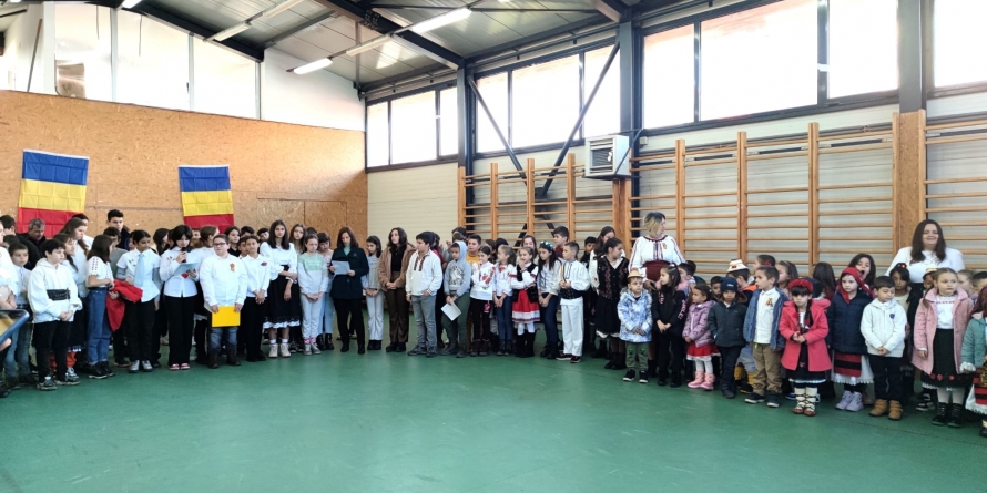 Școala din Săcălășeni a sărbătorit în avans ziua de 1 Decembrie