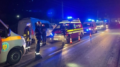 Accident rutier cu cinci victime în Maramureș! Forțele speciale au intervenit la fața locului, dis de dimineață! Autoturism, microbuz, implicate!