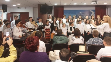 Au marcat marea sărbătoare: Un program artistic al copiilor dar și alte activități speciale, la Biblioteca Județeană, de Ziua Națională a României!