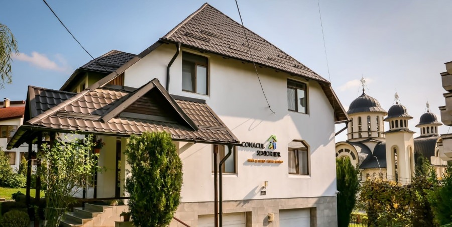 Inimă și suflet pentru bătrâni: Conacul Seniorilor Baia Mare, centrul rezidențial cu personal calificat, care asigură nonstop servicii de calitate!