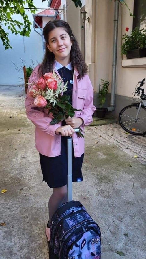 E nevoie de rugăciune: Ecaterina, o fetiță de 12 ani, se află în comă; I s-au descoperit formațiuni tumorale pe creier