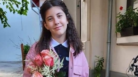 E nevoie de rugăciune: Ecaterina, o fetiță de 12 ani, se află în comă; I s-au descoperit formațiuni tumorale pe creier