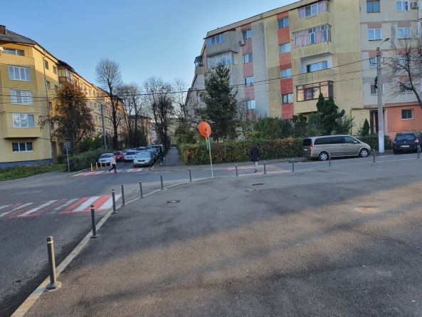 Un apel către cititorii din Baia Mare: O mamă care ținea în brațe fetița de trei ani, lovite în municipiu, de șofer inconștient! Aveți informații?