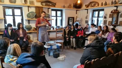 Acțiune fascinantă pentru tineri: Lecție de artă pentru elevii de gimnaziu ai școlii băimărene „Nicolae Iorga”! Cum s-a desfășurat activitatea!