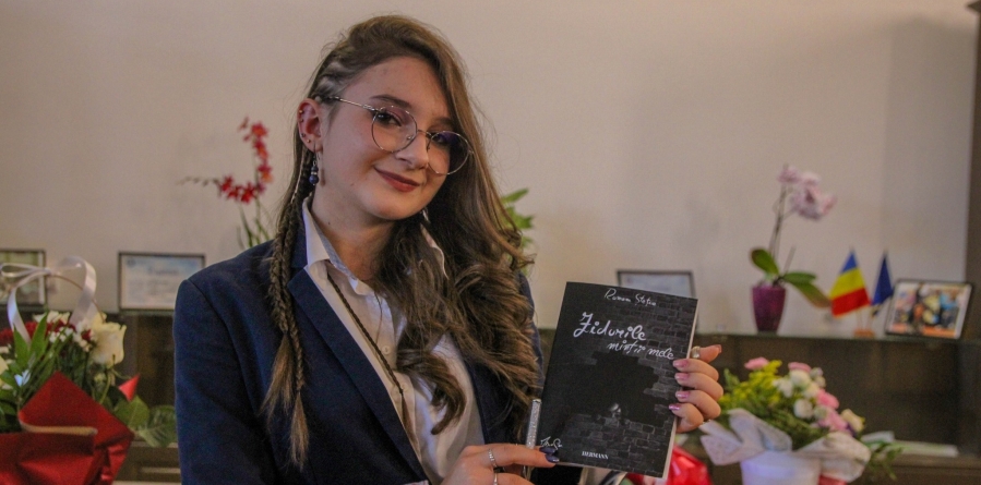 Scriitura ca și soluție: Ramona Ștețco, moiseianca foarte curajoasă care scrie despre propria viață! Iată „Zidurile minții mele”, prima carte!