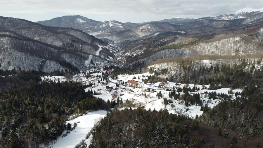 Nouă investiție pentru dezvoltarea turistică a Maramureșului: SuperSki Cavnic are cabane și surprize speciale! Al 2-lea telescaun va fi funcțional!