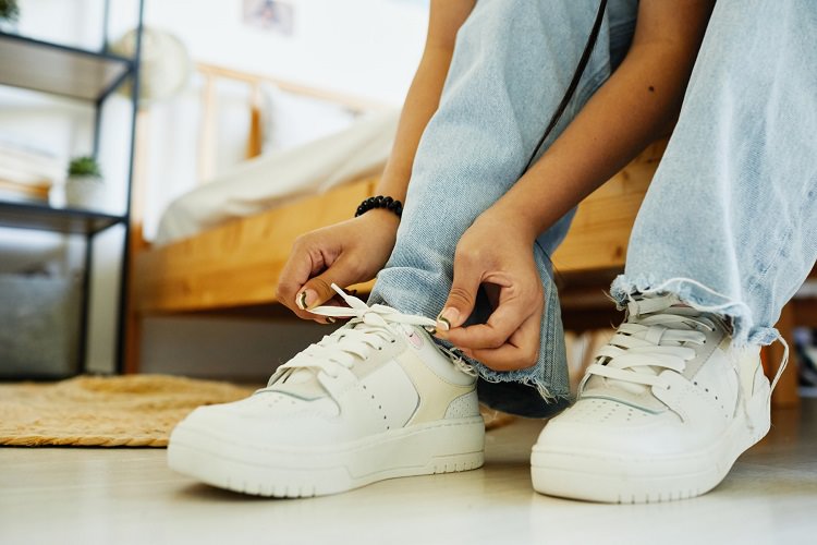 Tendințe pentru sneakerși de damă: vezi cum să-i porți pentru a arăta elegant!
